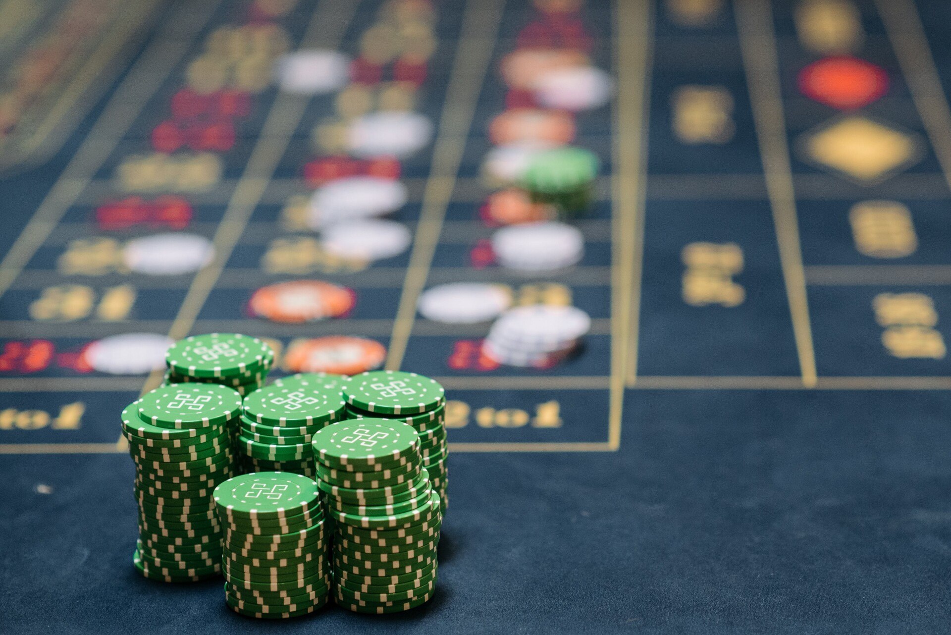 Jak funguje live kasino a jak se liší od běžného online kasina?